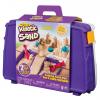 KINETIC SAND CESTOVNÝ KUFRÍK S FORMIČKAMI